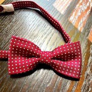 Infant Bow tie Burgundy Spotted